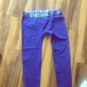 Gym shark leggings